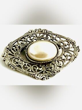 Vintage Faux Pearl Filigree Brooch Silver Tone Openwork Oval Pin Jewelry